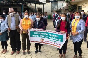 बेथानचोक गाउँका बालवालिकालाई गर्ल्स पावरको माक्स