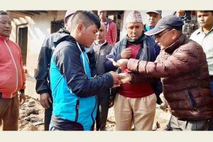 स्थानीय अग्नीपीडितलाई नेकपा बेथानचोकद्धारा आर्थिक सहयोग