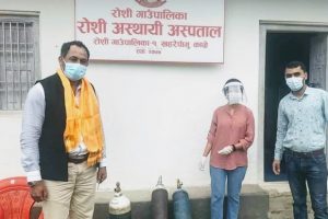 काँग्रेस नेता गणेश लामाको सहयोगी मन : रोशी कोभिड अस्पताललाई अक्सिजन सहितको सिलिण्डर प्रदान