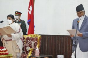 देउवाद्वारा प्रधानमन्त्रीको सपथ ग्रहण,काँग्रेसका २ र माओवादीका २ मन्त्रीमा नियुक्त