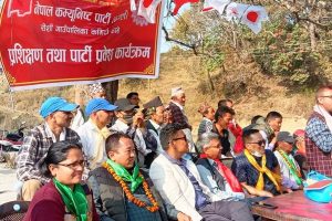 रोशीका माओवादी अध्यक्ष रेग्मीसहित सयौं एमालेमा प्रवेश