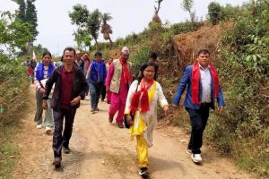 तेमालको घरदैलोमा एमाले उम्मेद्वार इन्द्र र सम्तेन : जित सुनिश्चित भएको दावी