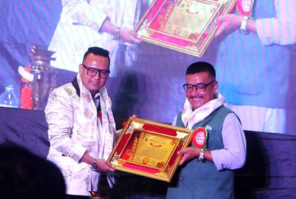 पत्रकार हिरोज लोप्चनलाई सञ्चारतर्फ २०८२ को टिएफआर सम्मान