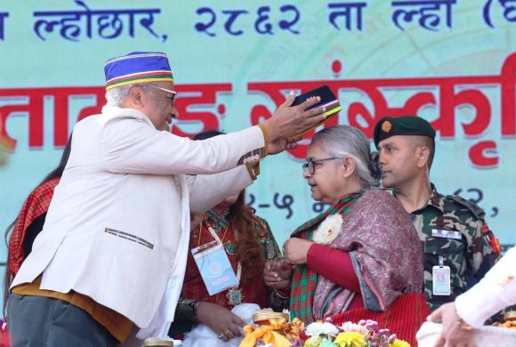 टुंडिखेलमा प्रधानमन्त्री कार्कीको समुपस्थितिमा भव्य सोनाम ल्होछार