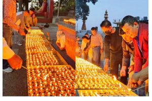 भोटेकोसी बाढीमा दिवङ्गतहरूको ४९ औँ दिनको पुण्यतिथिमा स्वयम्भूमा छ्युमी दीप प्रज्वलन